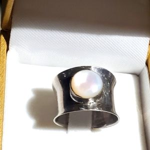 925 Silver with Mother of Pearl ring.